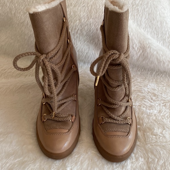 NEW MK MICHAEL KORS Leather Wedges Winter Boots Sheep Fur Lining Size 8 - Picture 3 of 17